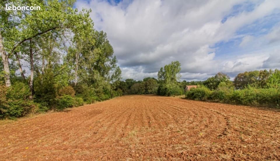Terrain à partir de 5050m² à Cherveix-Cubas
