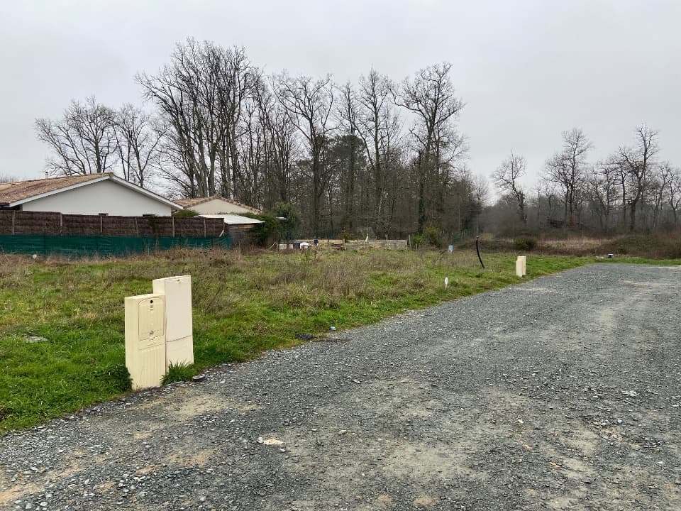 Terrain à partir de 582m² à Madirac