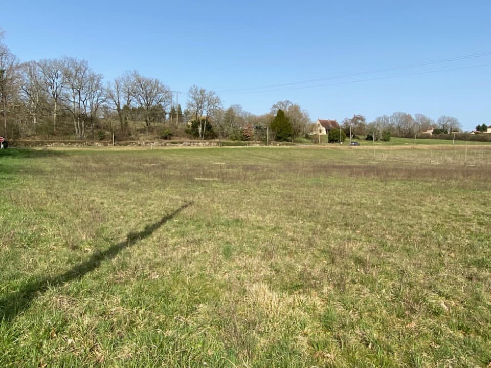 Terrain à partir de 3978m² à Liorac-sur-Louyre