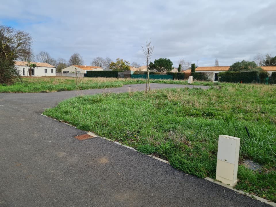 Terrain à partir de 327m² à Pisany