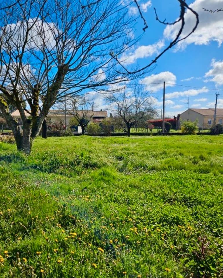 Terrain à partir de 610m² à Cours-de-Pile