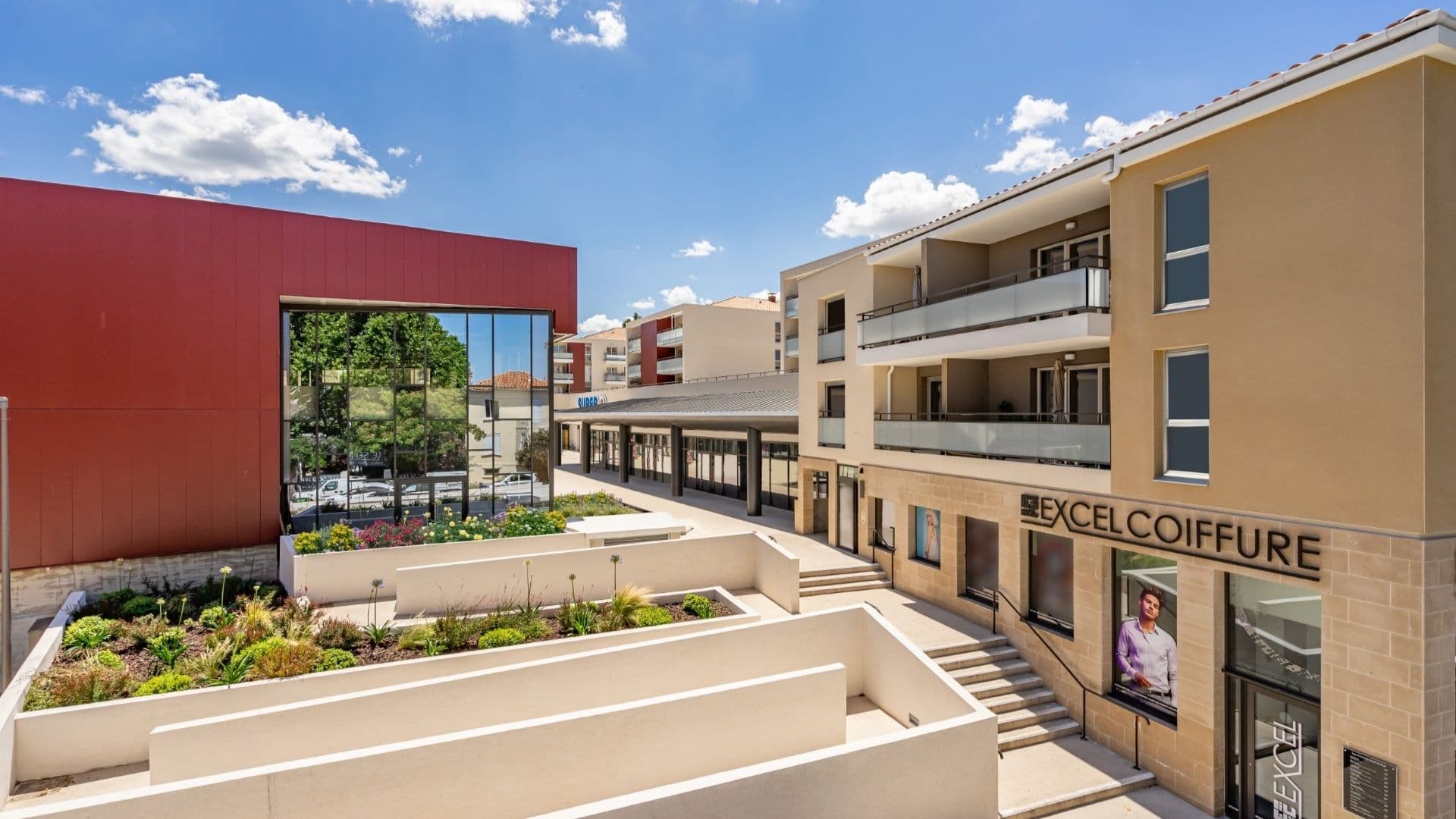 T4 pour activité professionnelle au cœur d’Istres